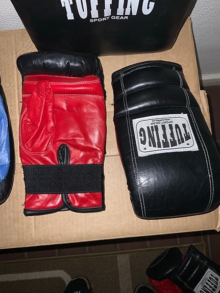 Tuffing Boxningshandskar och Slagmitsar Set