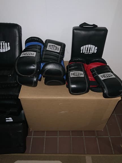 Tuffing Boxningshandskar och Slagmitsar Set