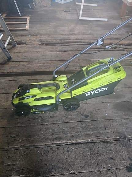 El Gräsklippare Ryobi RLM13E33S