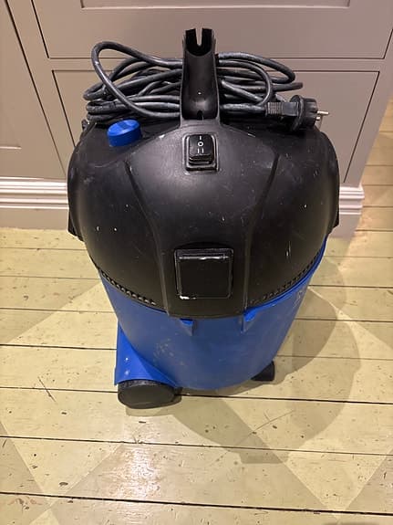 Nilfisk ALTO Aero 25, våt- och torrdammsugare blå och svart