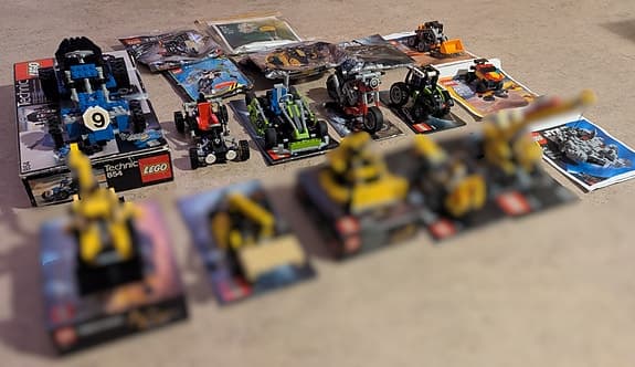 13 små legosatser (perfekt pyssel, ca 15-60 minuter per set)