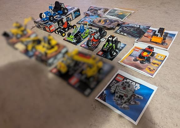 13 små legosatser (perfekt pyssel, ca 15-60 minuter per set)