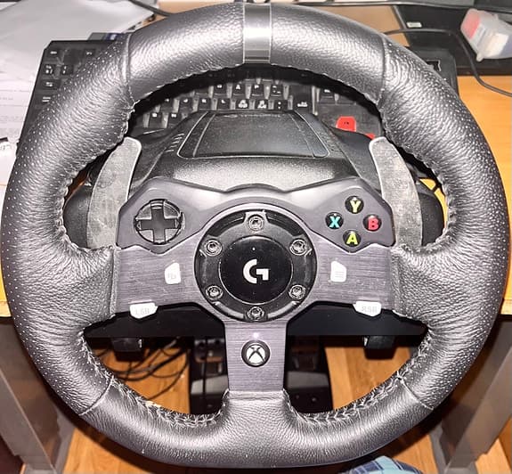 Logitech G Racingratt med pedaler och växelspak