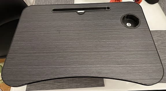 Sängbord med hopfällbara ben