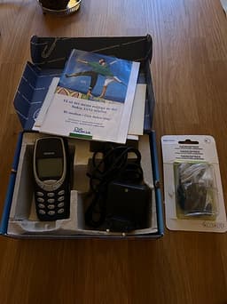 Nokia 3310 + original headset