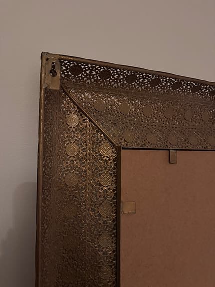 Vintage spegel – dekorativ metallram, köpt på Bukowskis