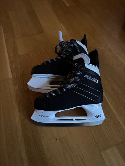 Pulse5 Ishockeyskridskor barnstorlek 37 svart