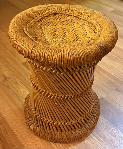 Vacker rotting / bambu pall / piedestal / sidobord!