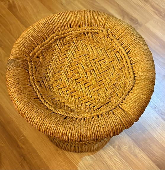 Vacker rotting / bambu pall / piedestal / sidobord!