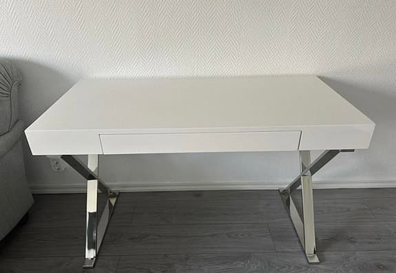 Skrivbord/ avlastningsbord
