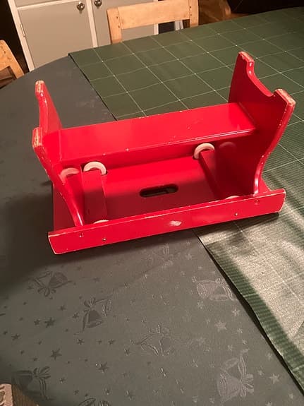 Röd träpall med hjul Brio