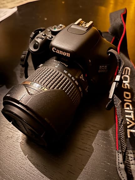 Canon EOS 600D + 2 objektiv (Tamron 18–270 & Canon 18–55) + väska