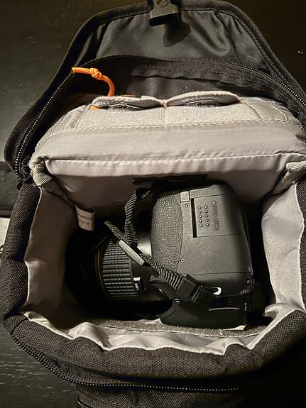 Canon EOS 600D + 2 objektiv (Tamron 18–270 & Canon 18–55) + väska