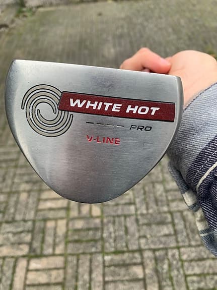 Odyssey White Hot Pro V-Line Putter, höger