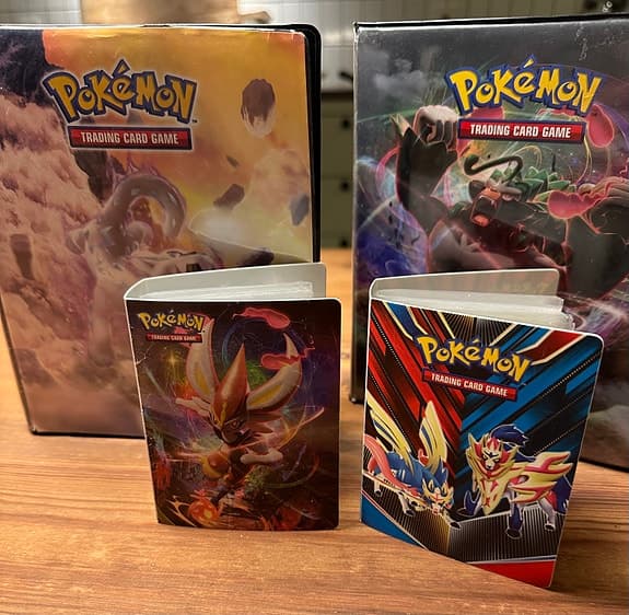 Pokémon Trading Card Game Samling med kort och album