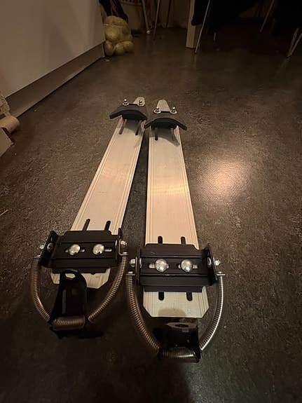 långfärdsskridskor, specifikt Isvidda Trekking-modellen