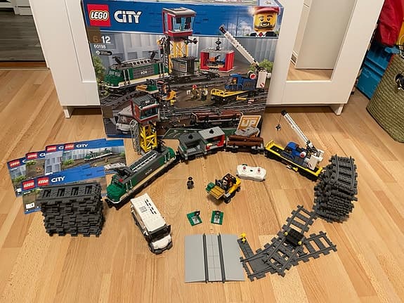 LEGO City tågsats 60198 med många extra räls