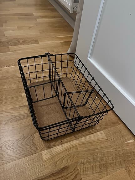 Förvaringskorg med flyttbara avdelare