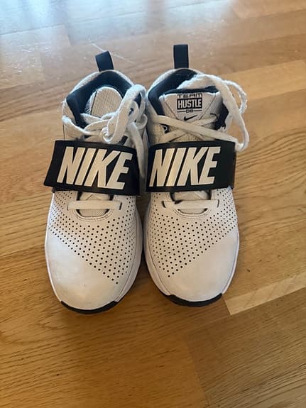 Nike Hustle D 2 Basketskor stl 37,5