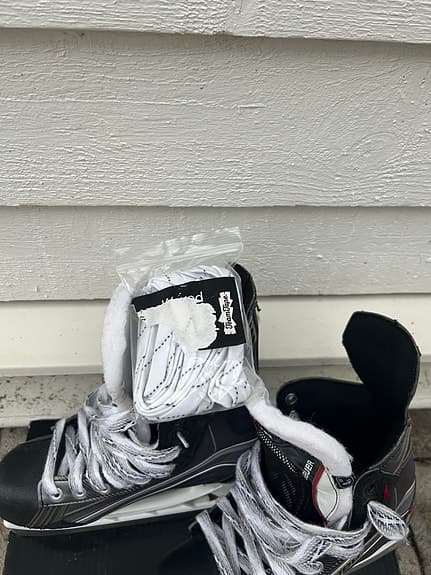 Bauer Ishockeyskridskor storlek 38 svart och vit