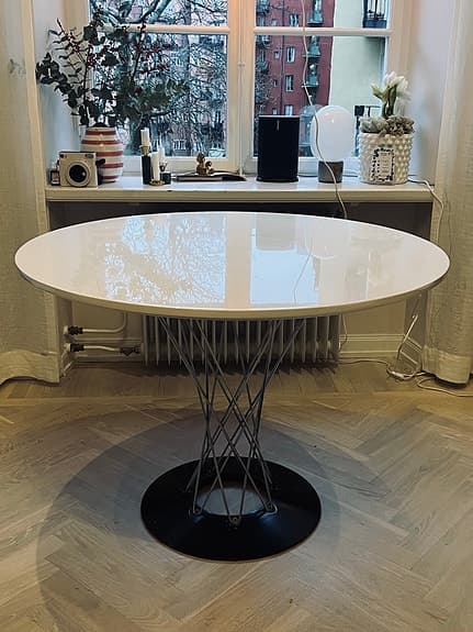 Matbord inspirerat av Noguchi Cyclone Dining Table