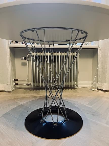 Matbord inspirerat av Noguchi Cyclone Dining Table