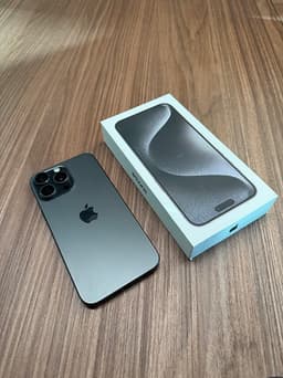 Apple iPhone 15 Pro Max - Fint skick