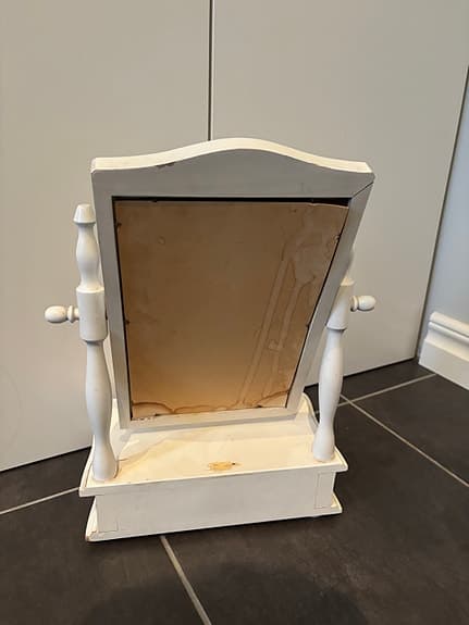 Bordsspegel med låda