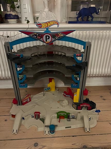 Hot wheels garage