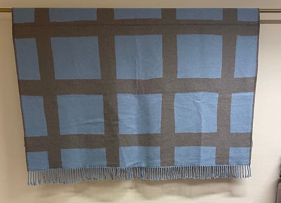 Pläd i nyskick ca 135 x 160 cm från Åhléns