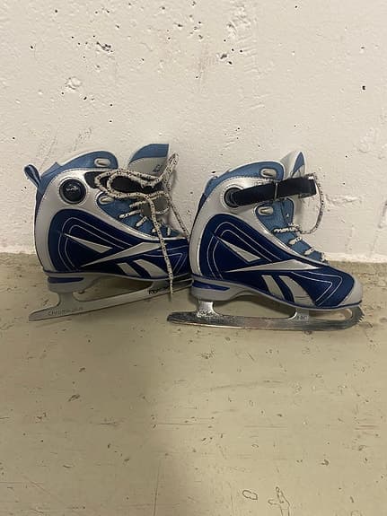 Reebok Övriga skridskor barn storlek 34 blå och vitt