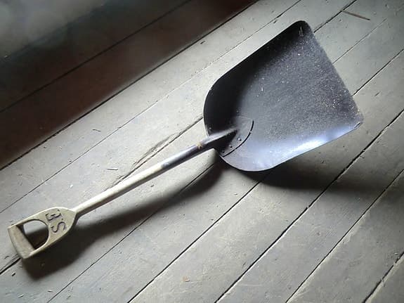 gammal stor spade skovel skyffel spannmålsskyffel spannmål