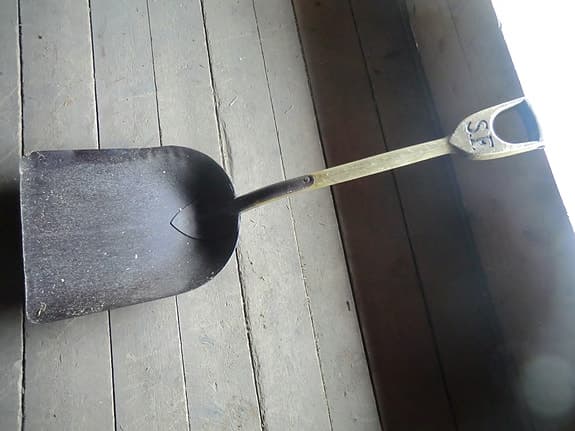 gammal stor spade skovel skyffel spannmålsskyffel spannmål