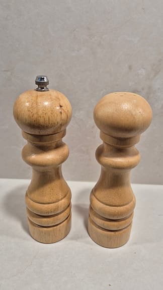 Saltkar och pepparkvarn