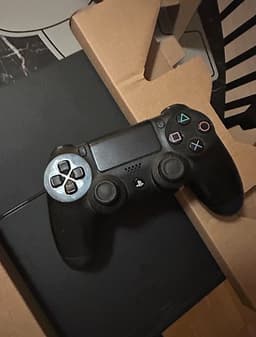 Sony PlayStation 4 slim 500GB med en kontroll