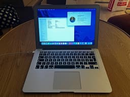Apple MacBook AIR Laptop - perfekt för surf, studier, kontorsarbete