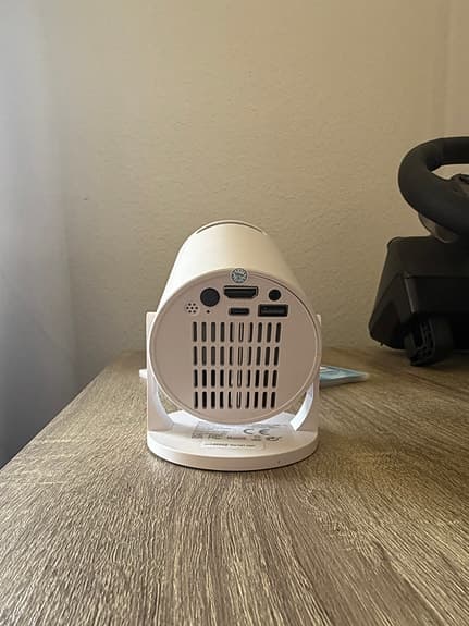 Projektor med fjärrkontroll