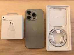 Apple iPhone 15 Pro 256 GB inkl laddare & skal