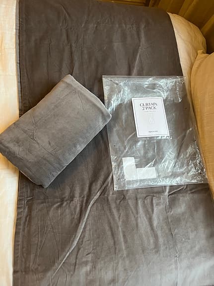 Nya (nypris 799 kr) H&M Home gardiner i bomullssammet,
