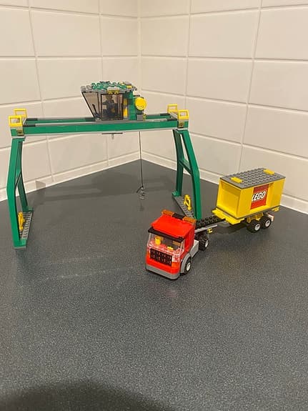 LEGO tågpaket – station, passagerartåg & godståg, helt och fint