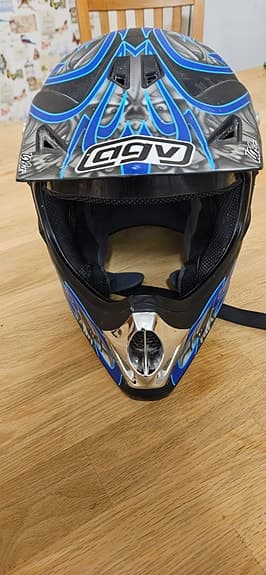 Agv crosshjälm special motivlack
Storlek small
