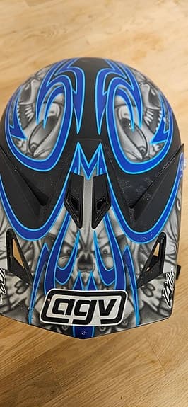 Agv crosshjälm special motivlack
Storlek small