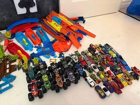 Hot Wheels barnleksaker bilbana och bilar
