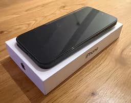 Apple iPhone 14 Pro Max med tillbehör