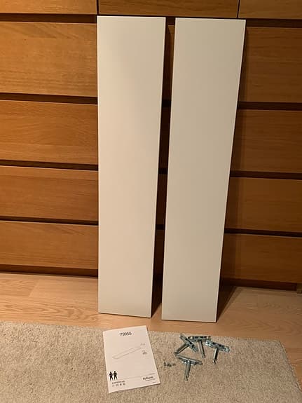 Vägghylla med dold upphängning