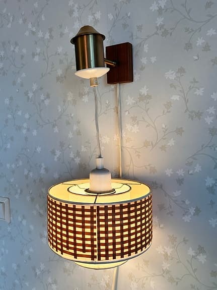 Scandinavian Vägg Lamp, 1950s, Mässing, Teakträ, Flätade, Plast.