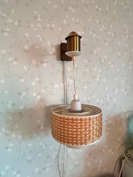 Scandinavian Vägg Lamp, 1950s, Mässing, Teakträ, Flätade, Plast.