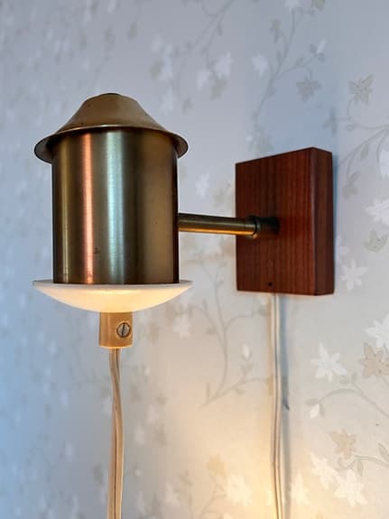 Scandinavian Vägg Lamp, 1950s, Mässing, Teakträ, Flätade, Plast.