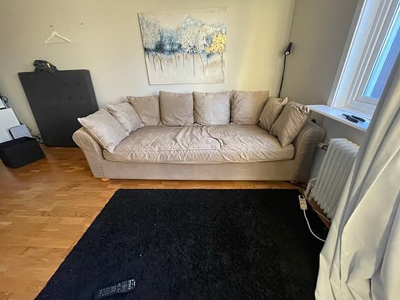 Design soffa inhandlad på R.O.O.M S-holm”