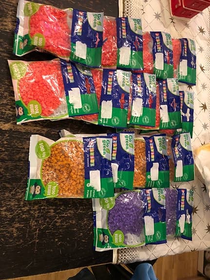 Playbox pärlor 1000-pack i olika färger